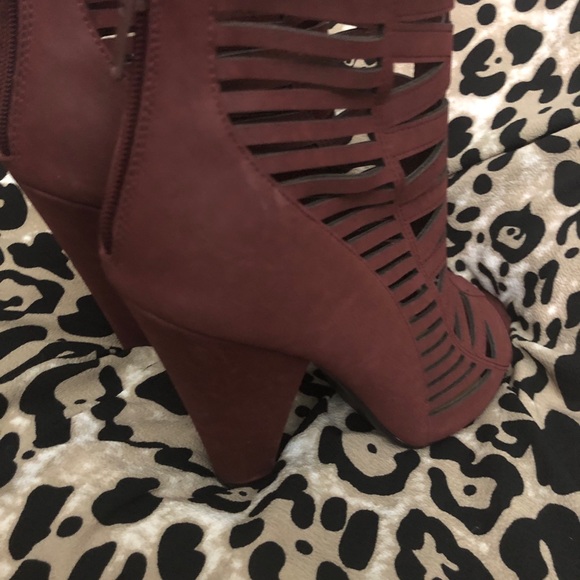 Burgundy heel - Picture 4 of 7